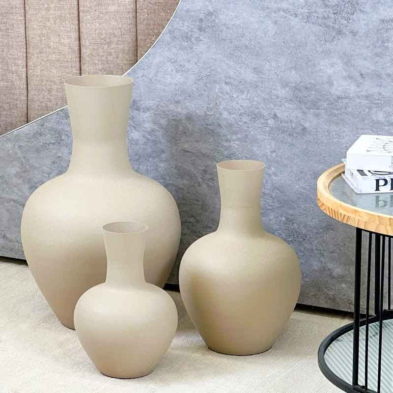 فازة نحاس هندي لون بيج 39سم شكل جرة