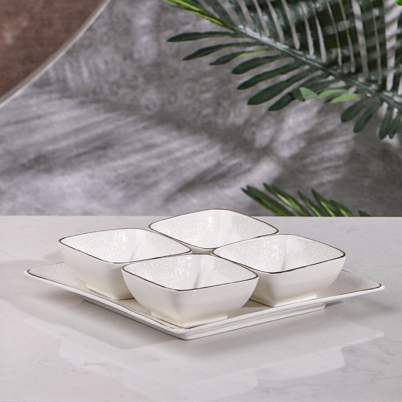 طقم جاط + 4 صحون مكسرات بورسلان ابيض مربع منقش خط ذهبي