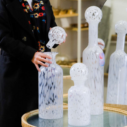 فازة زجاج شفاف و ابيض غطاء طابة 16X52سم