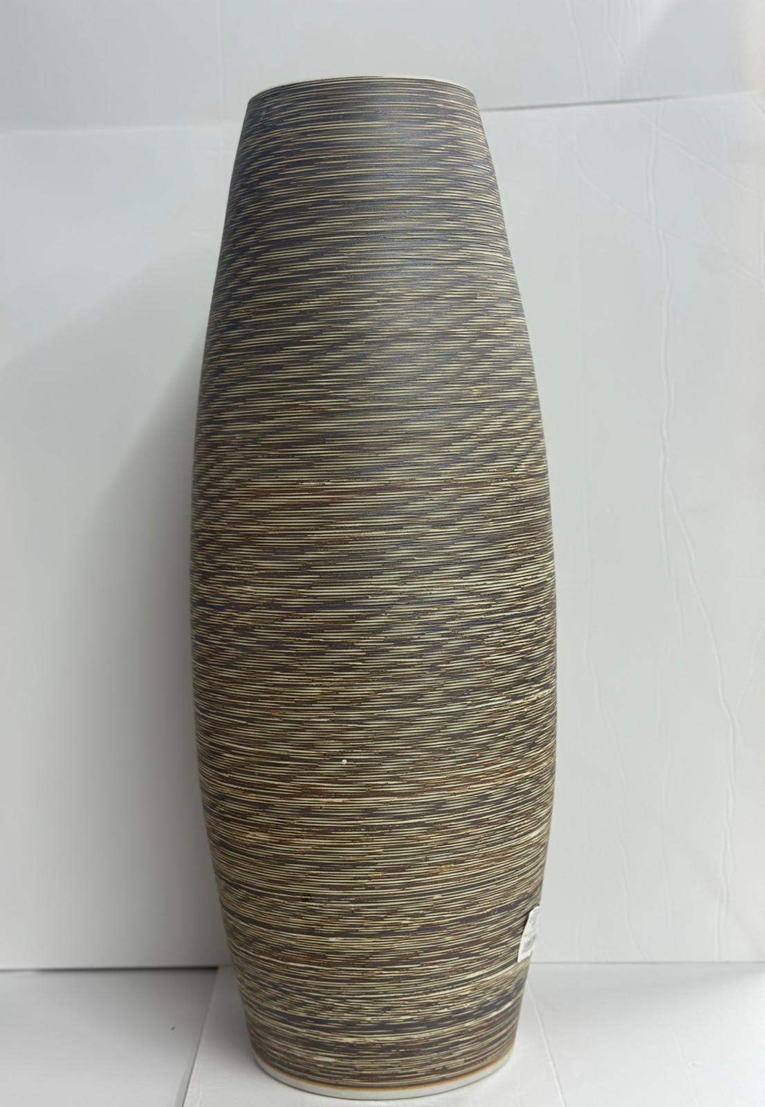 مزهرية سيراميك طويلة بنقشة خشبية