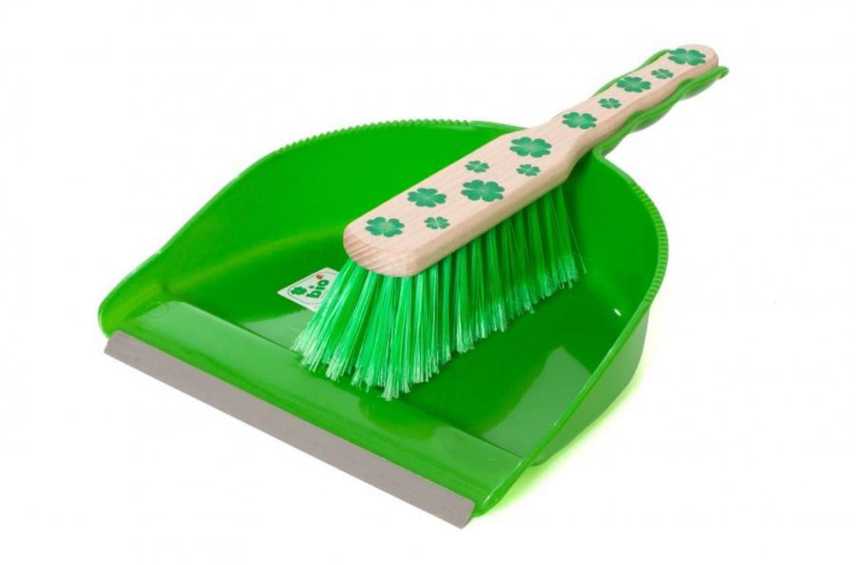 مجرود أخضر إيطالي مع فرشاة بمقبض خشبي