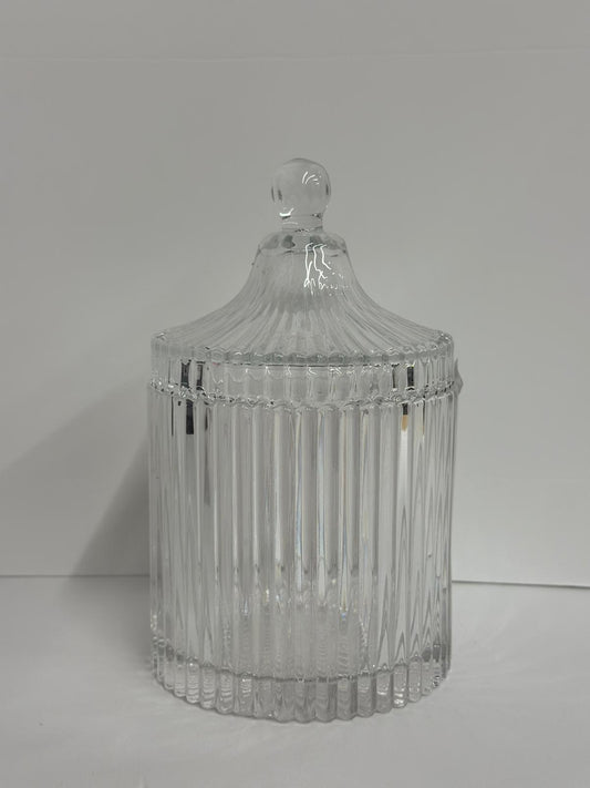 علبة حلو زجاجية مع غطاء